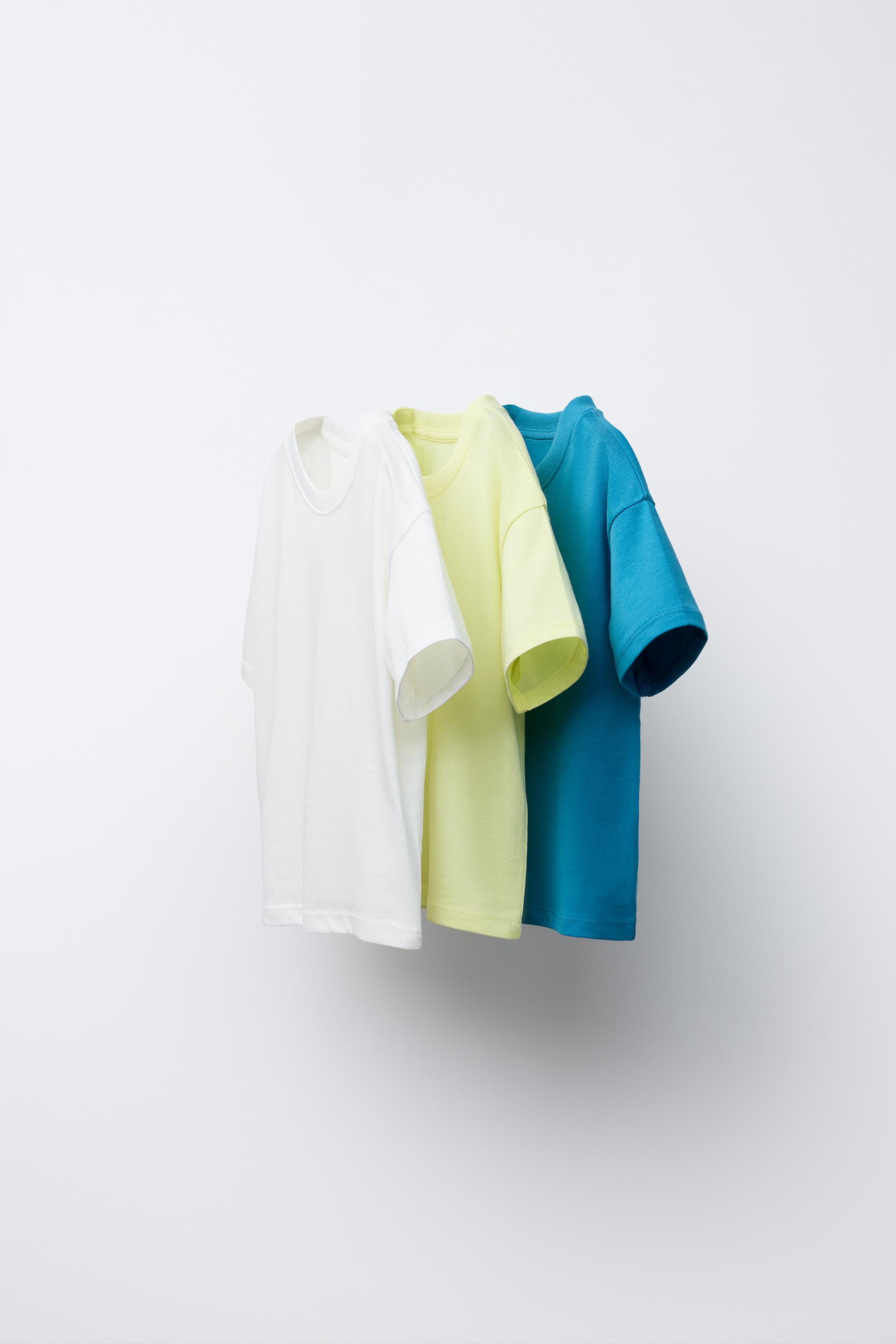 LOT DE TROIS T-SHIRTS UNIS